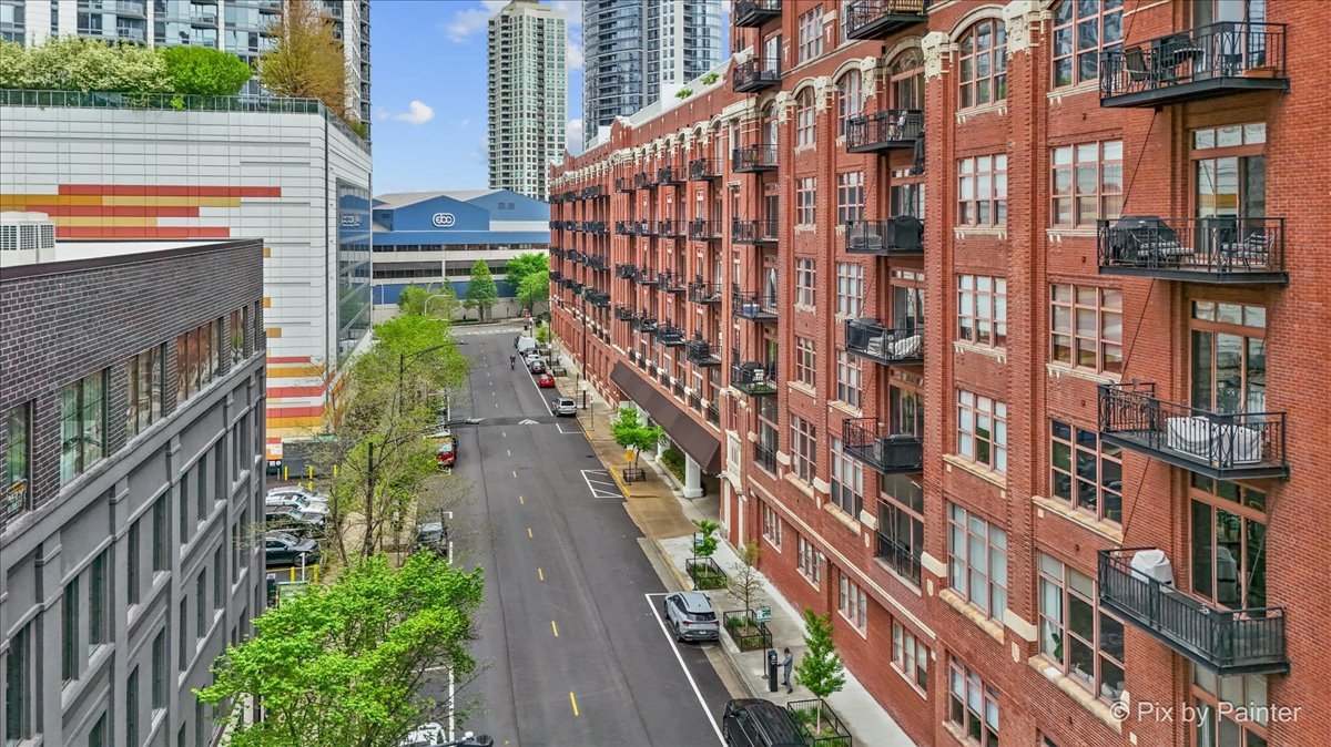 360 W Illinois Street Unit: 607