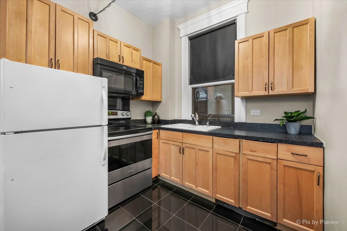 2800 N Pine Grove Avenue Unit: 4G