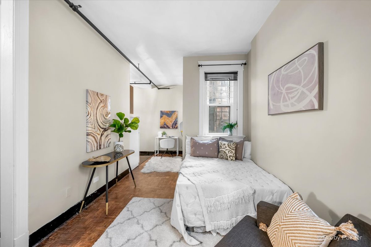 2800 N Pine Grove Avenue Unit: 4G