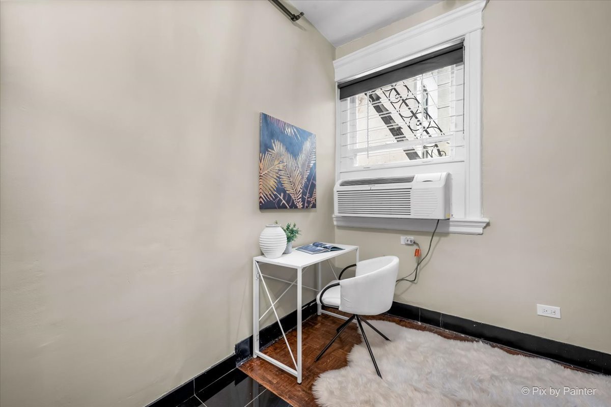 2800 N Pine Grove Avenue Unit: 4G