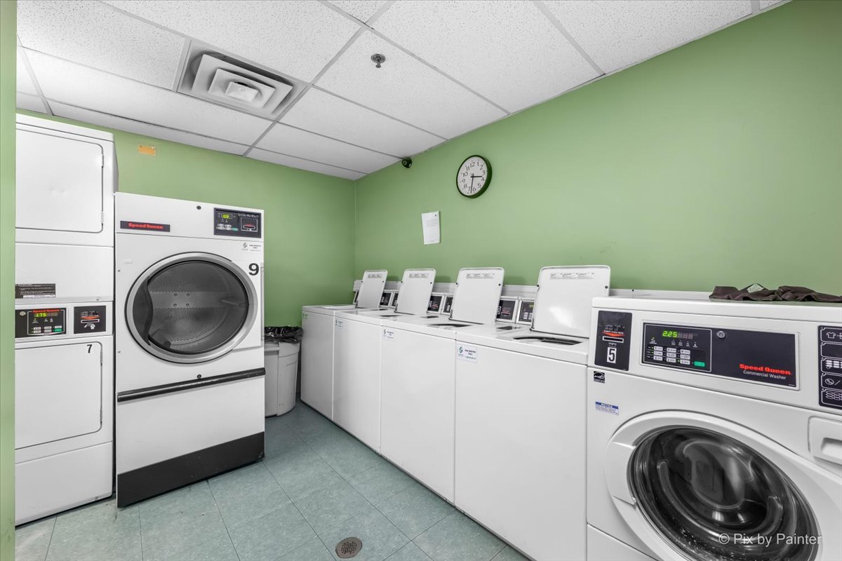 2800 N Pine Grove Avenue Unit: 4G