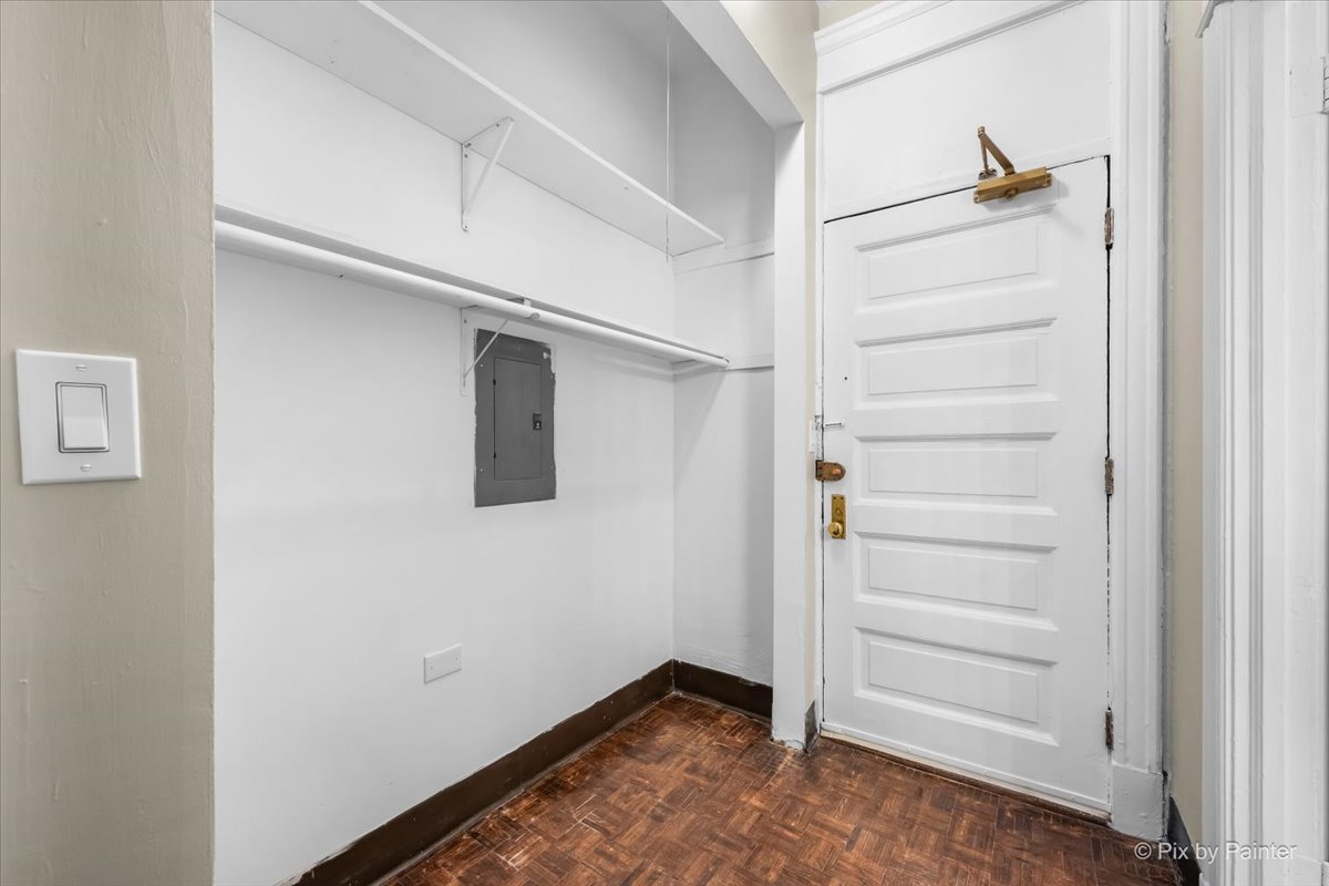 2800 N Pine Grove Avenue Unit: 4G