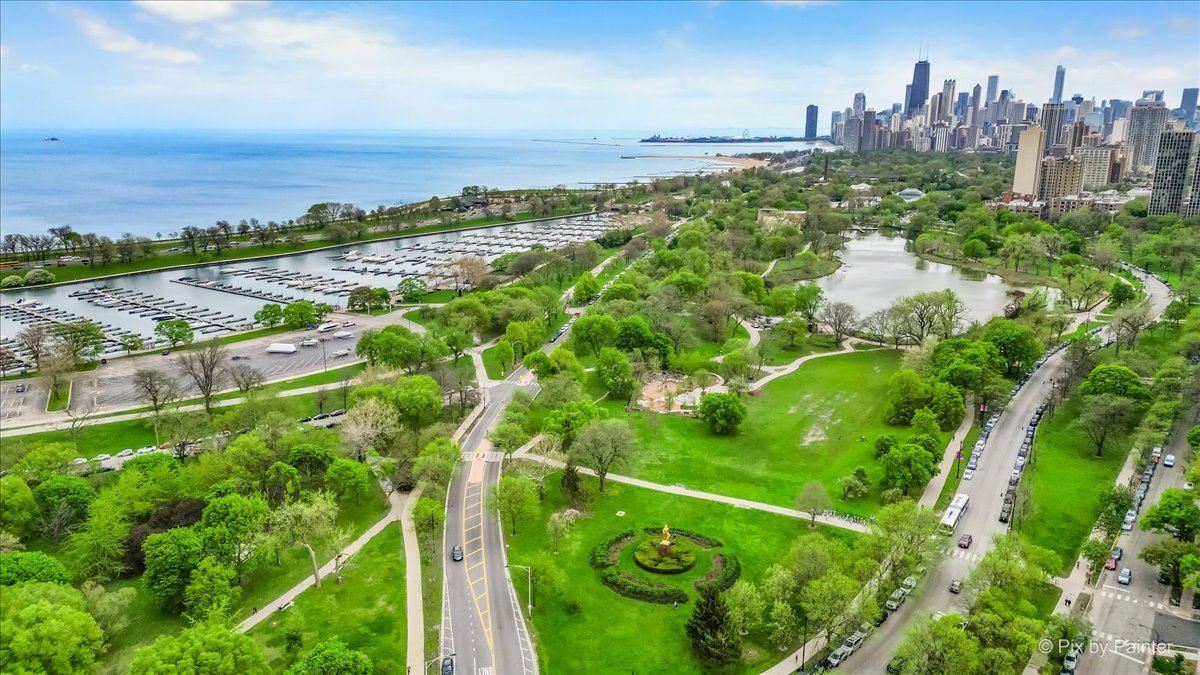 2800 N Pine Grove Avenue Unit: 4G