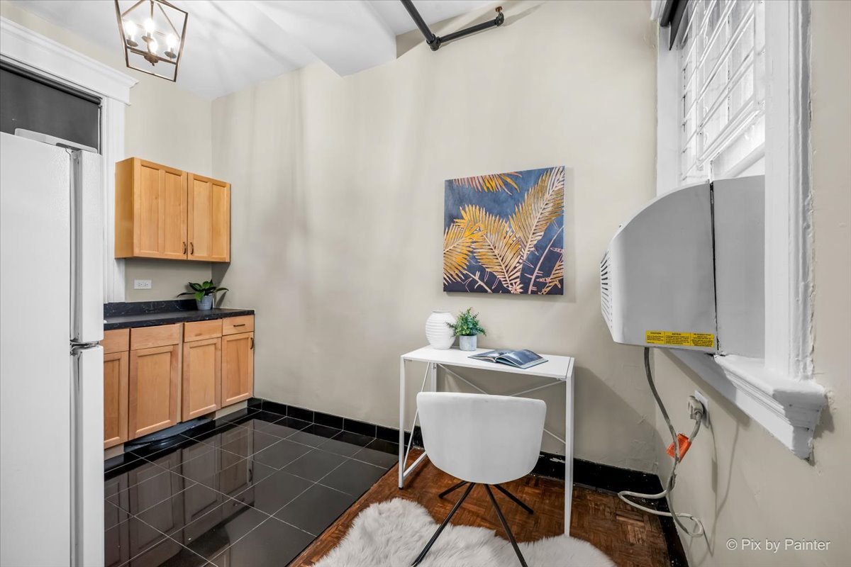 2800 N Pine Grove Avenue Unit: 4G