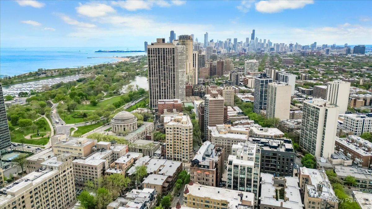 2800 N Pine Grove Avenue Unit: 4G