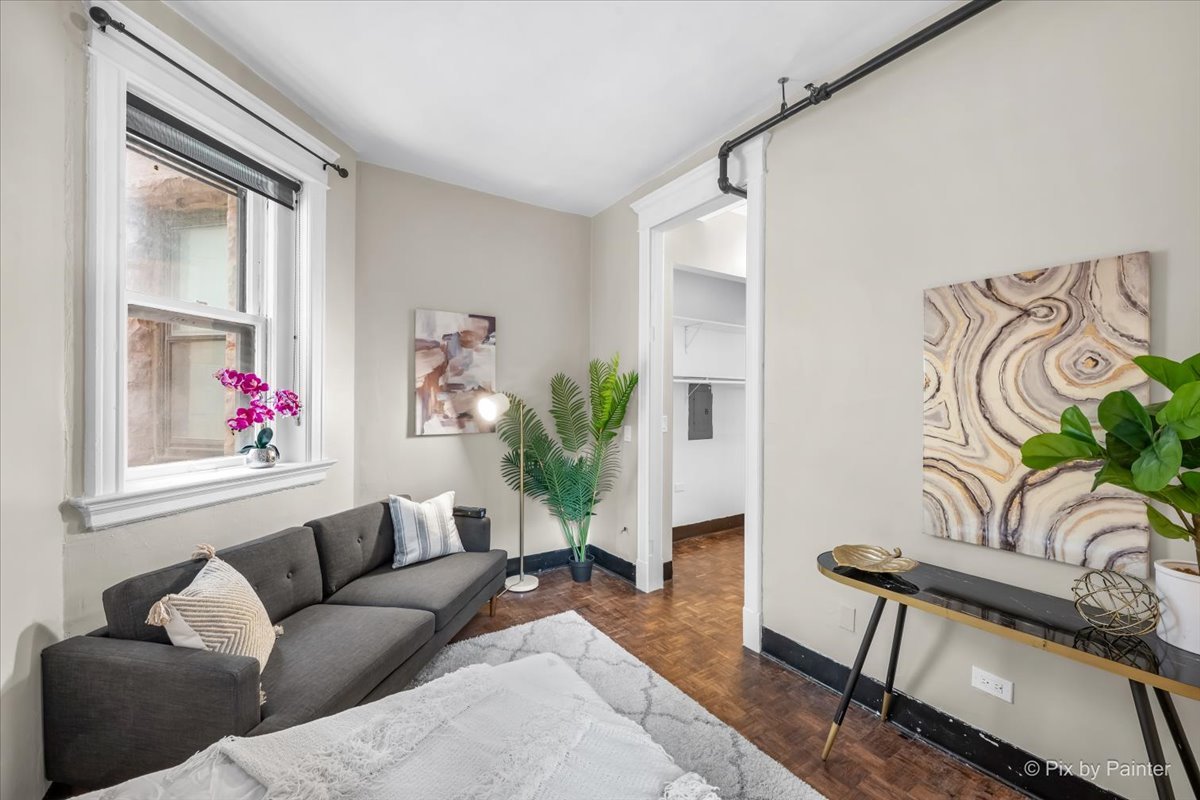 2800 N Pine Grove Avenue Unit: 4G