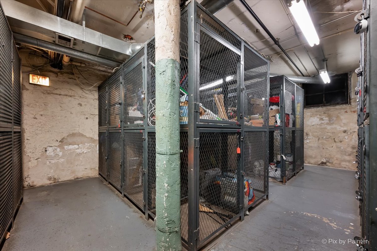 2800 N Pine Grove Avenue Unit: 4G