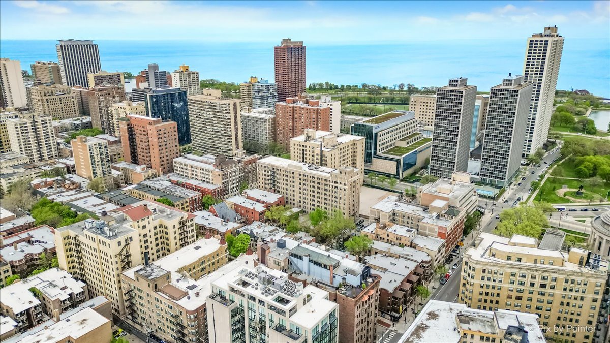 2800 N Pine Grove Avenue Unit: 4G