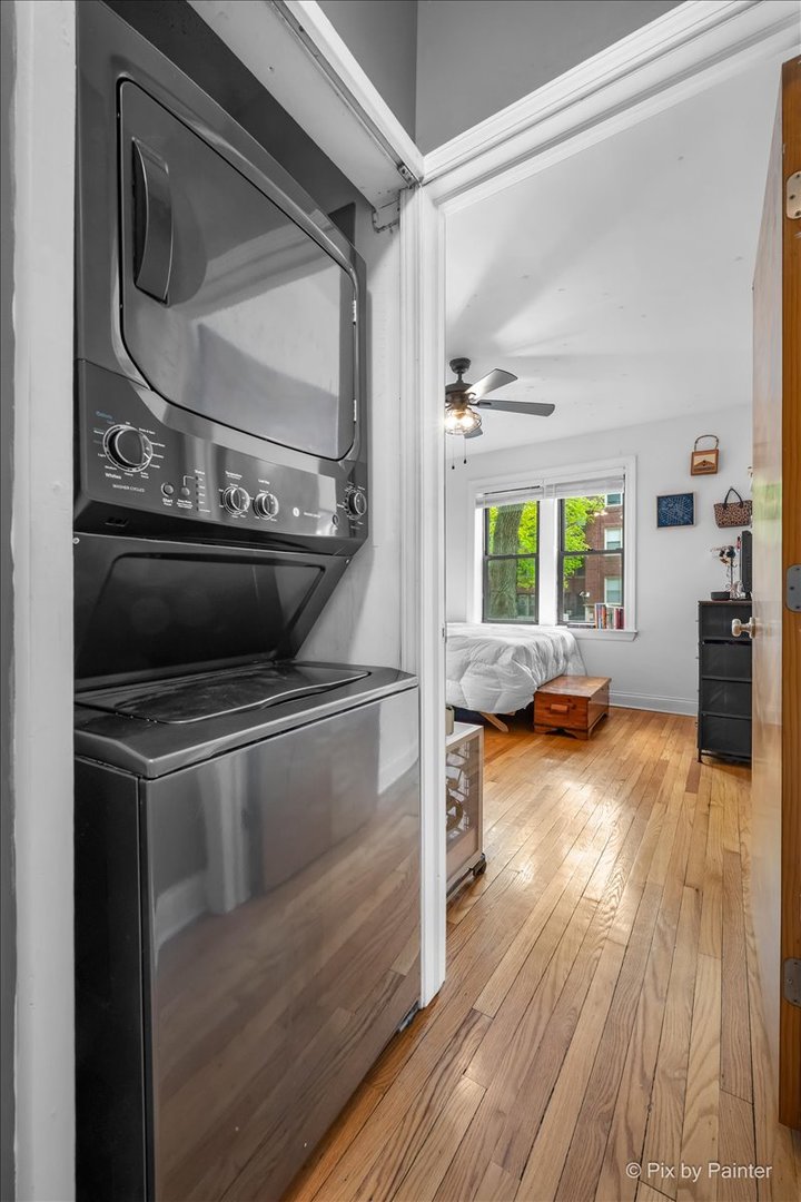 1536 W Fargo Avenue Unit: 1S