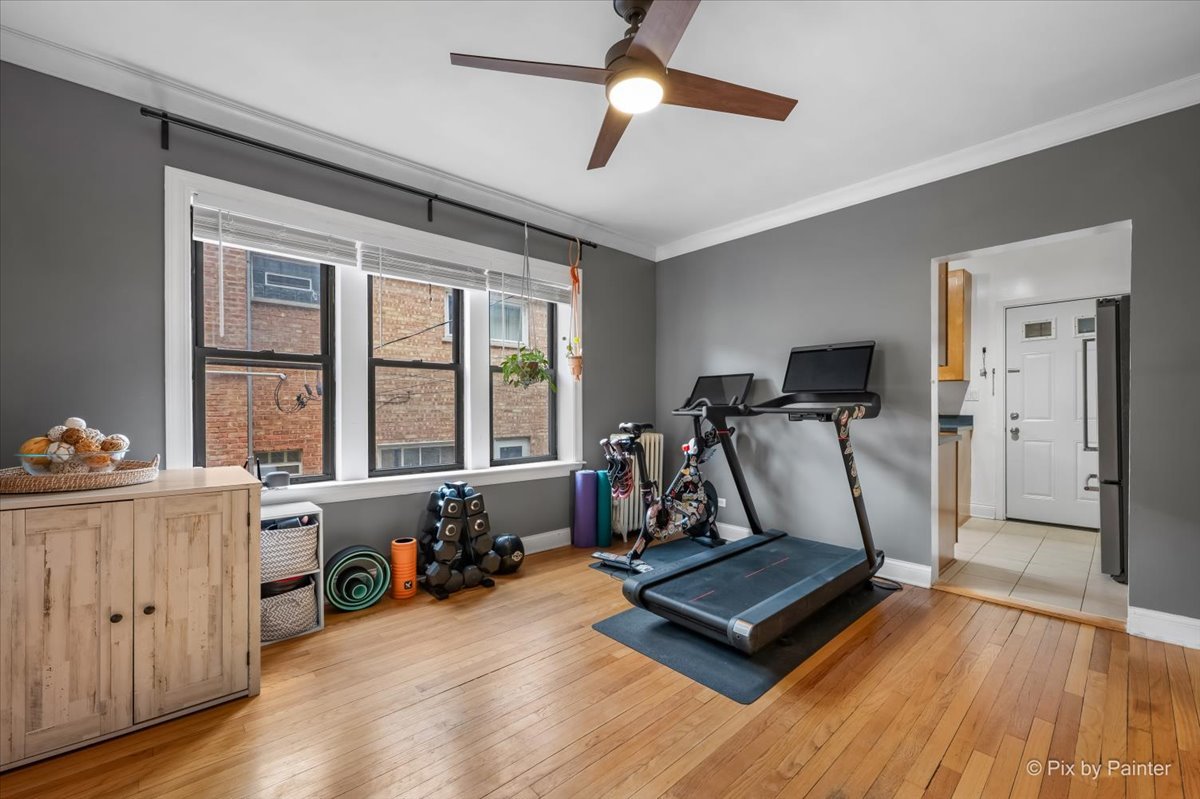 1536 W Fargo Avenue Unit: 1S