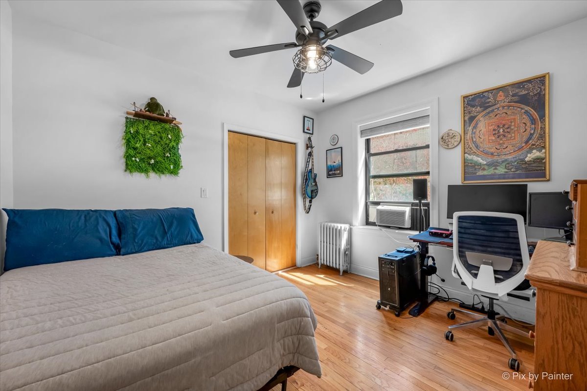 1536 W Fargo Avenue Unit: 1S