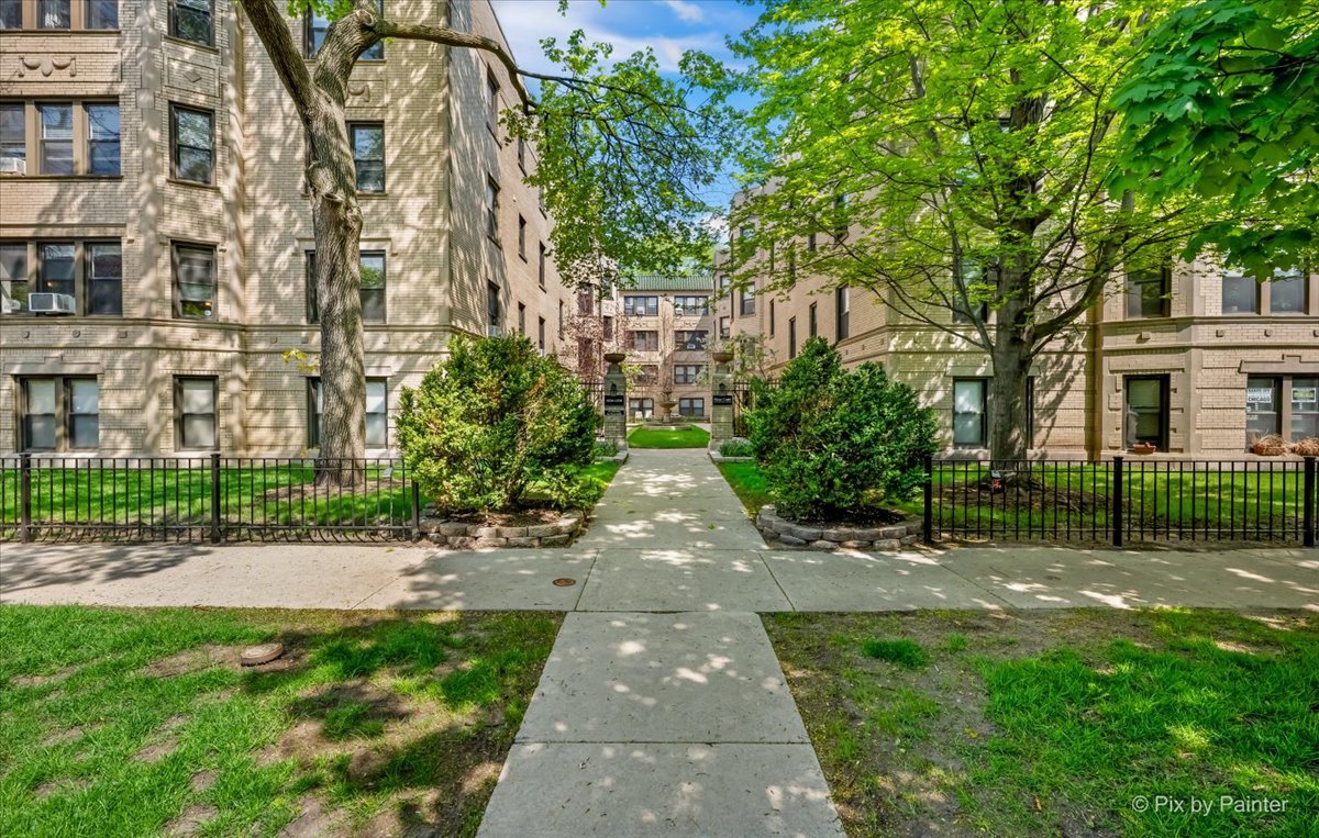 1536 W Fargo Avenue Unit: 1S