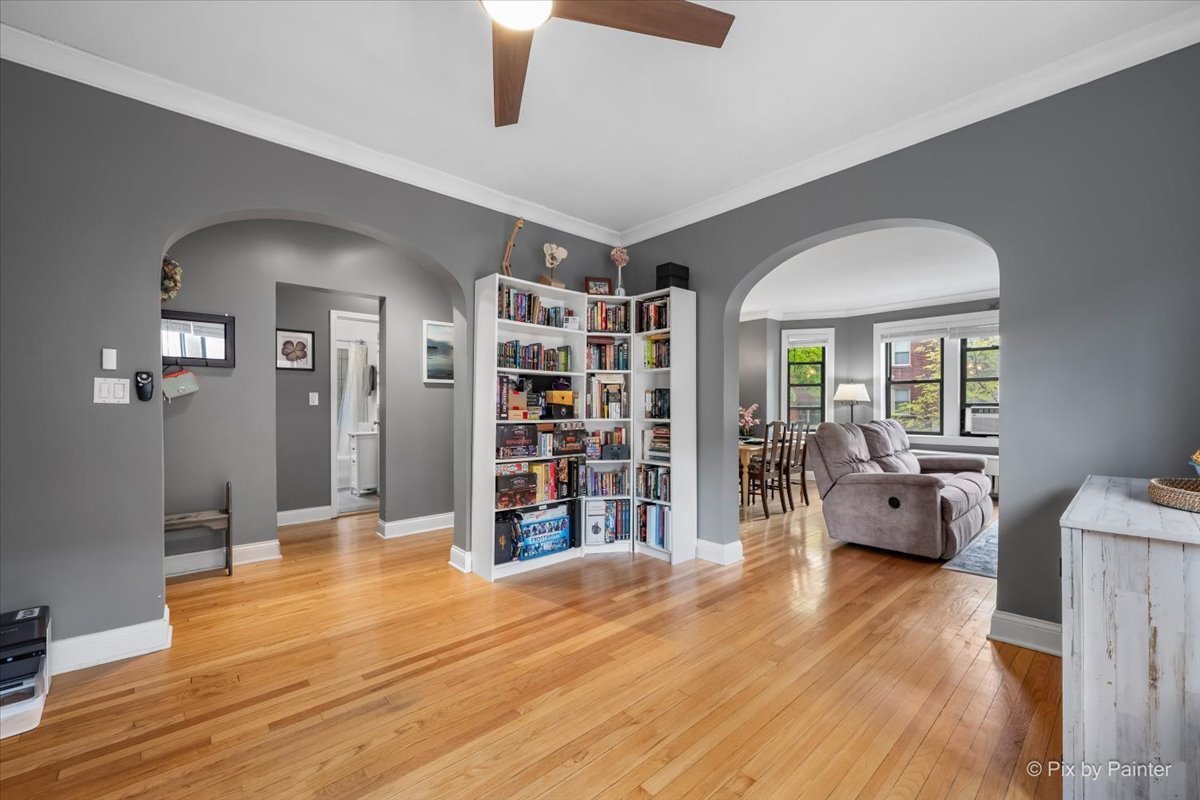 1536 W Fargo Avenue Unit: 1S