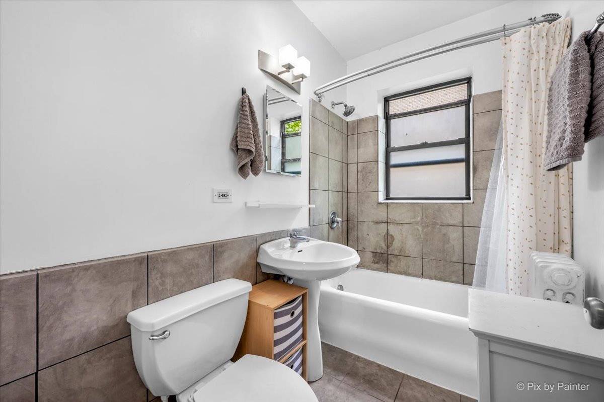 1536 W Fargo Avenue Unit: 1S