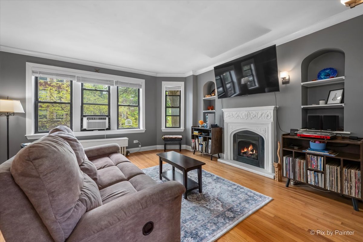 1536 W Fargo Avenue Unit: 1S