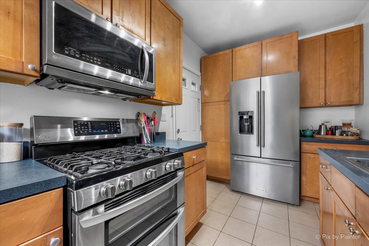 1536 W Fargo Avenue Unit: 1S