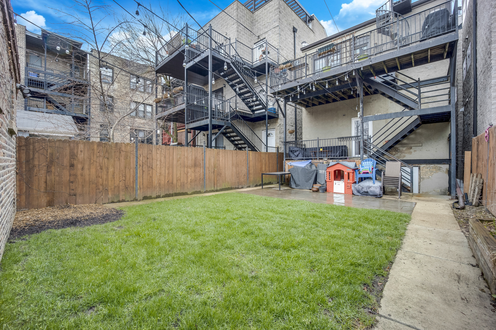 1111 N Mozart Street Unit: 1