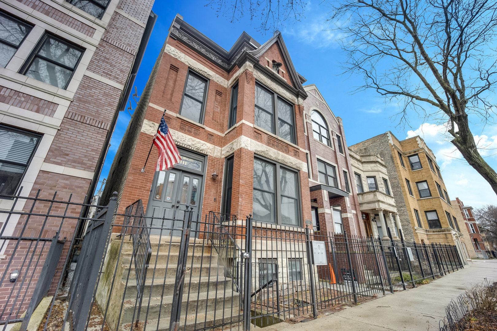 1111 N Mozart Street Unit: 1