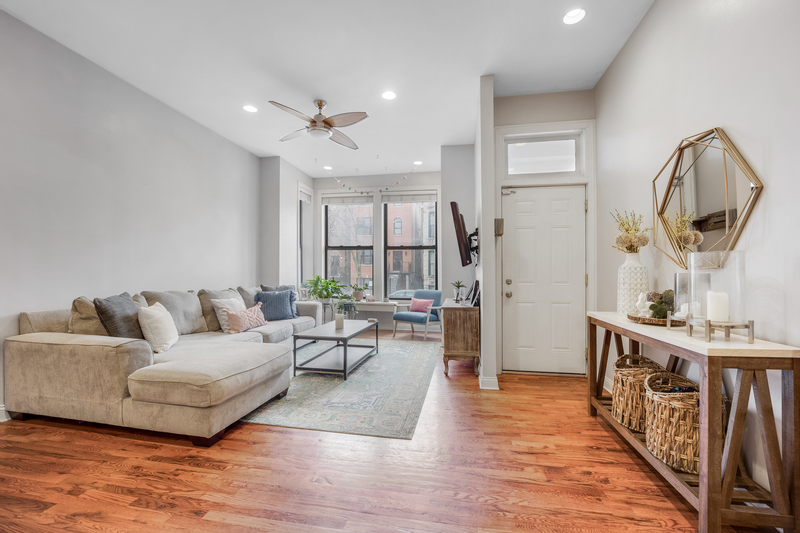 1111 N Mozart Street Unit: 1
