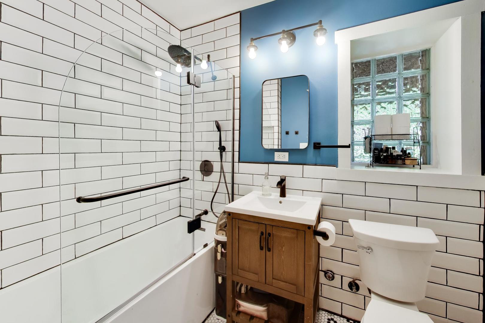 5924 N MAGNOLIA Avenue Unit: 1N
