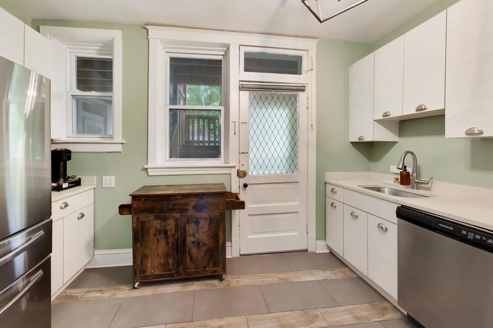 5924 N MAGNOLIA Avenue Unit: 1N