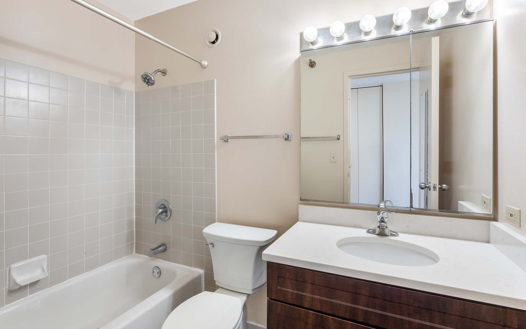 1122 N Clark Street Unit: 3507