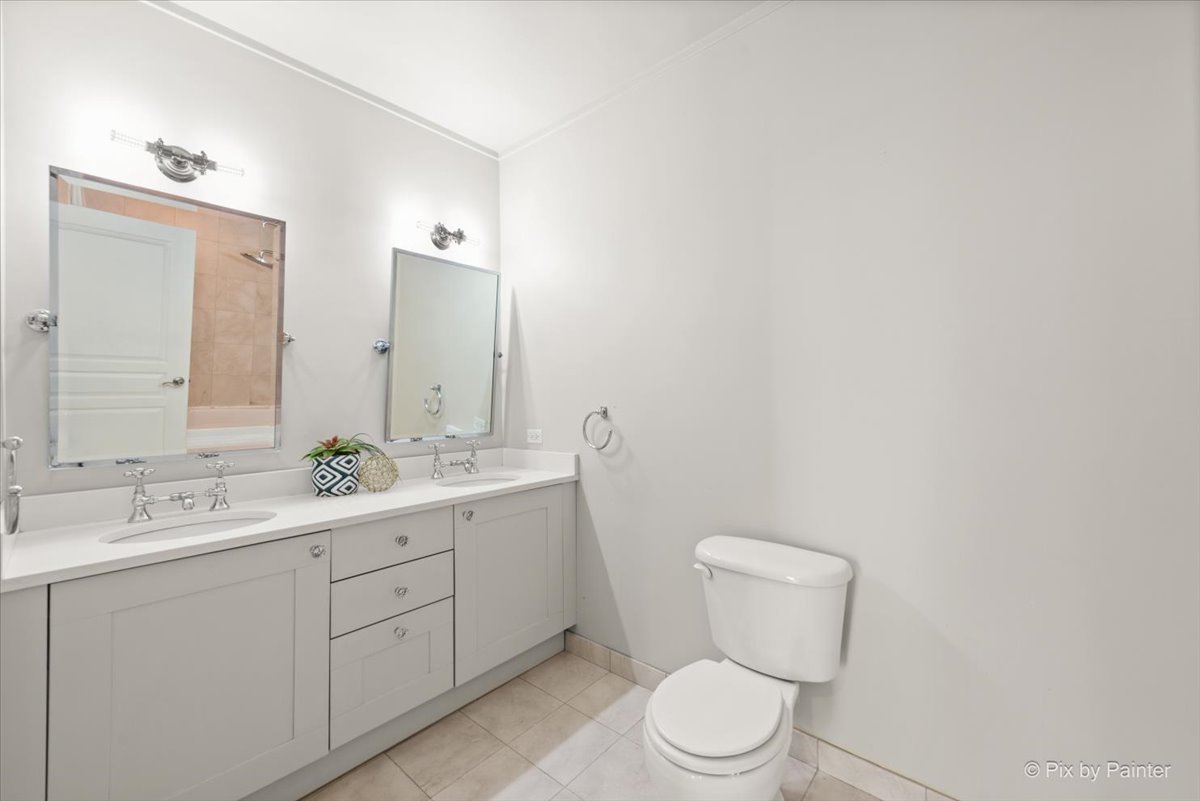 744 N Clark Street Unit: 705