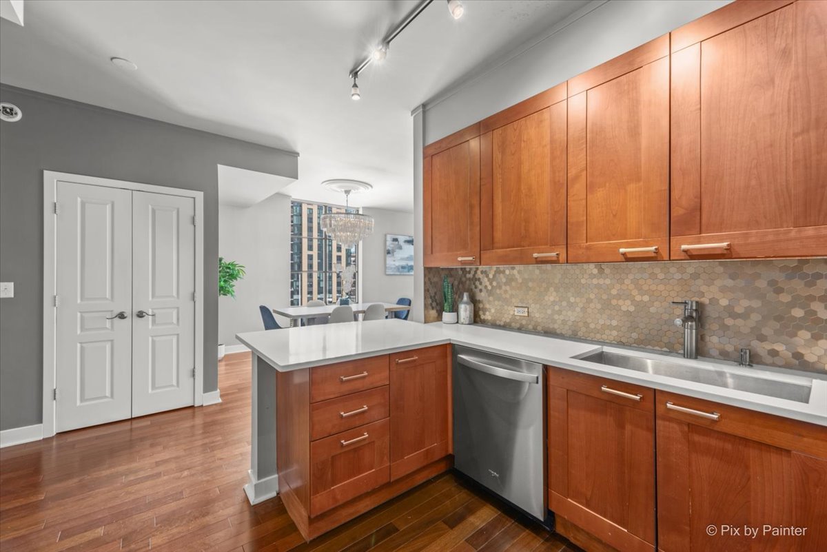 744 N Clark Street Unit: 705