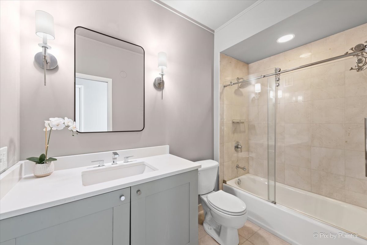 744 N Clark Street Unit: 705