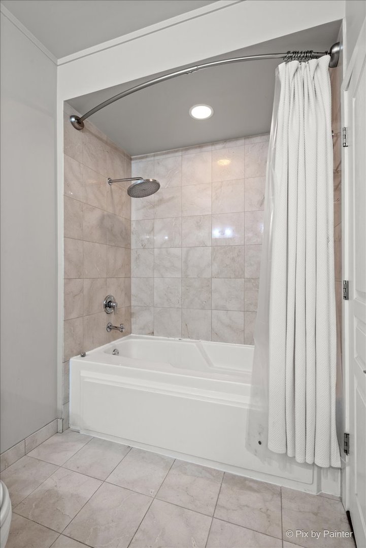 744 N Clark Street Unit: 705