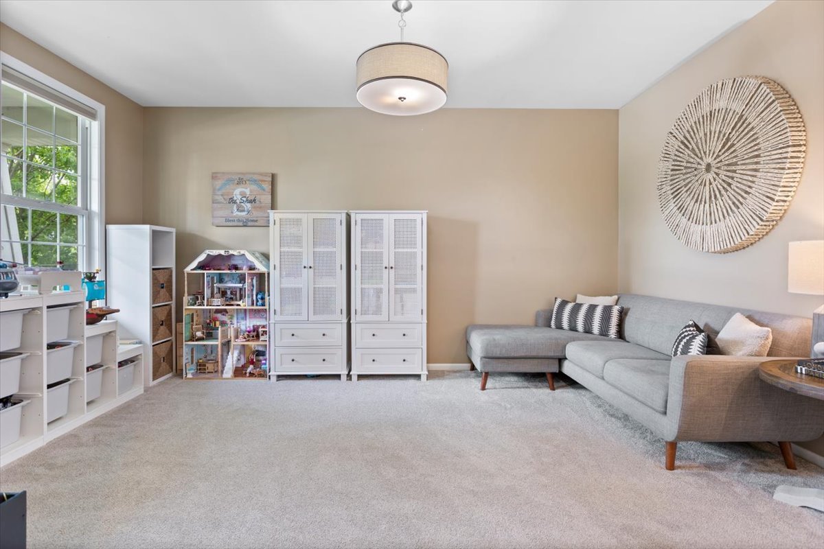 1516 HARTFORD Lane