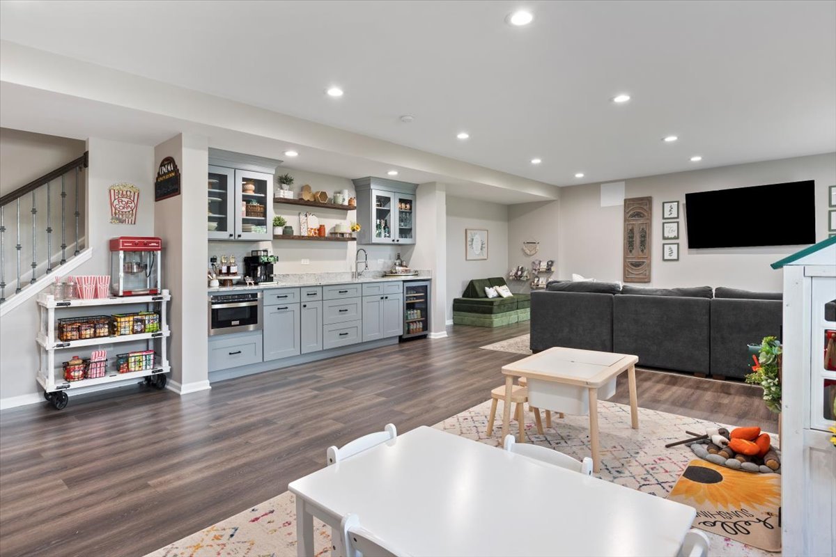 1516 HARTFORD Lane
