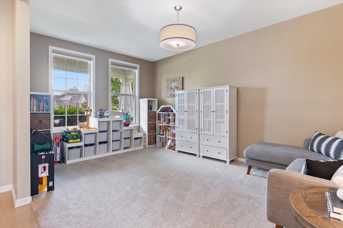 1516 HARTFORD Lane