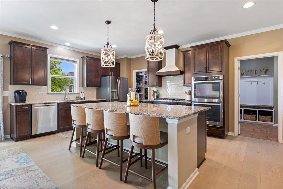 1516 HARTFORD Lane