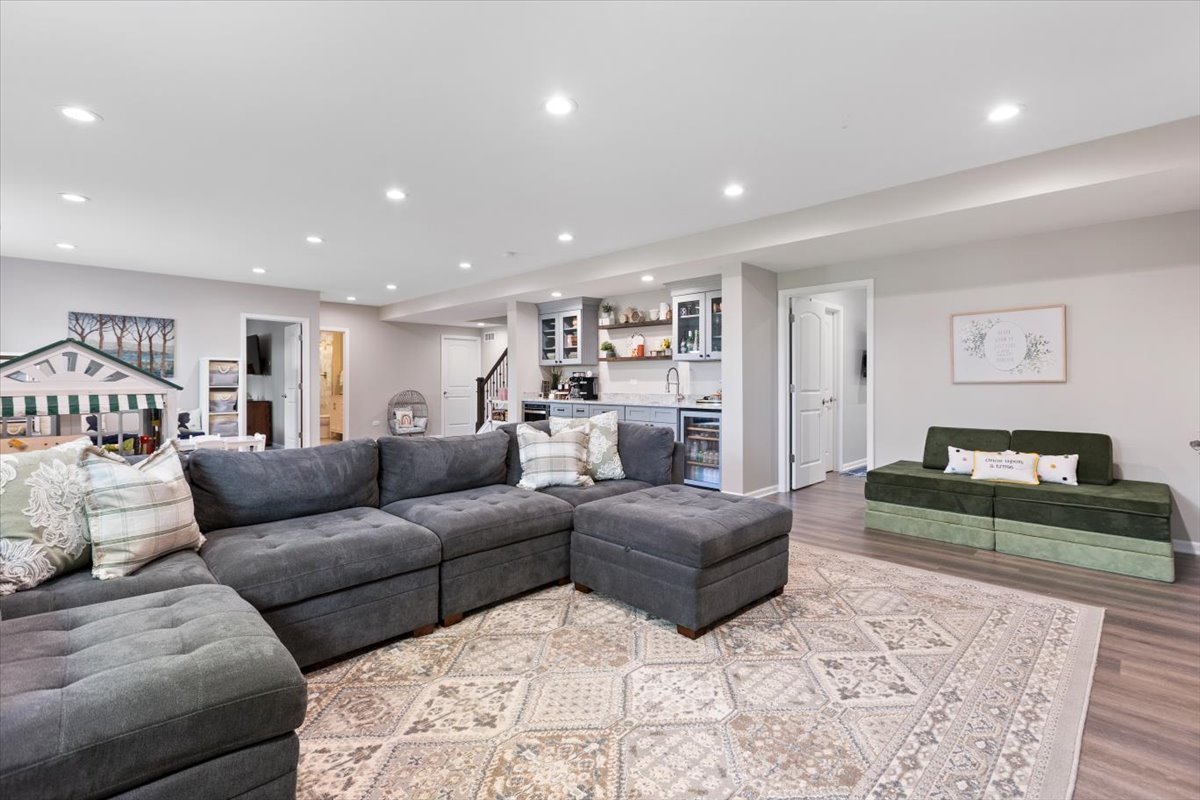 1516 HARTFORD Lane