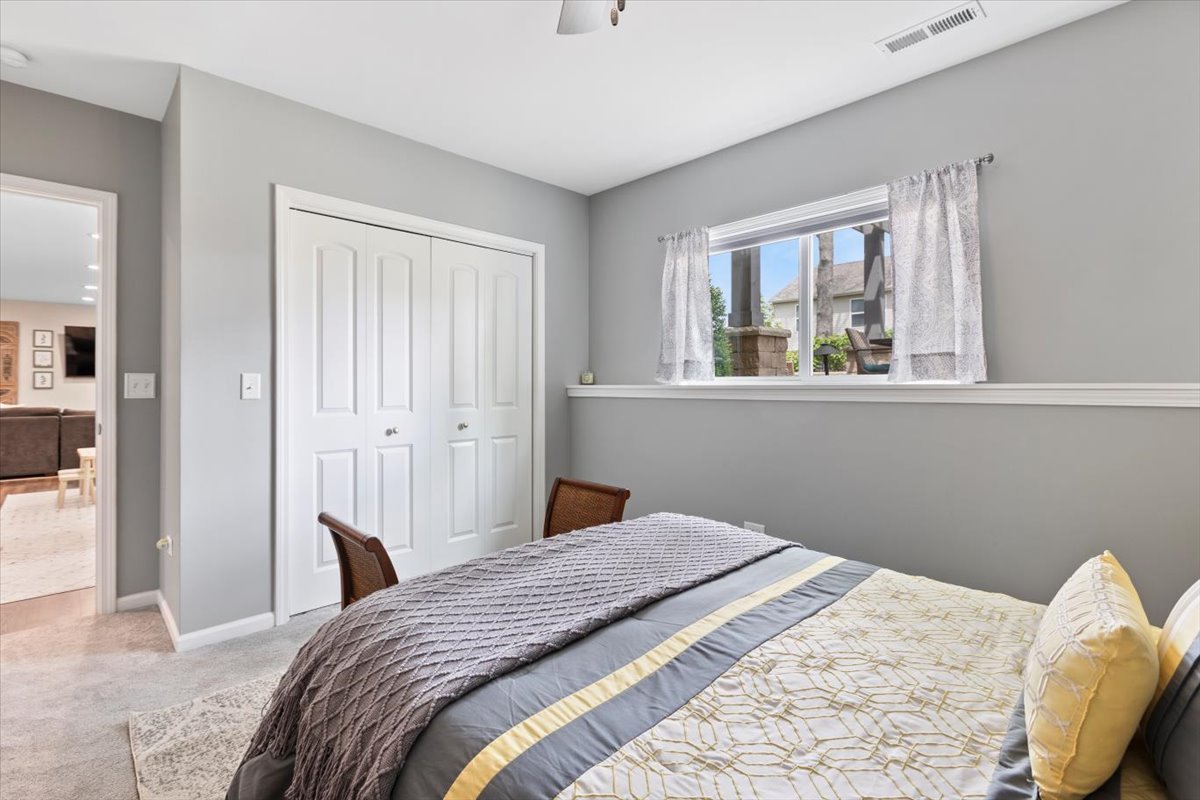 1516 HARTFORD Lane