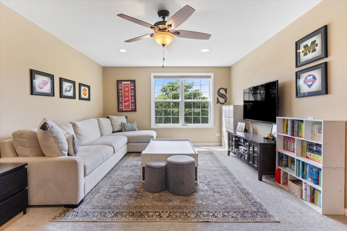 1516 HARTFORD Lane