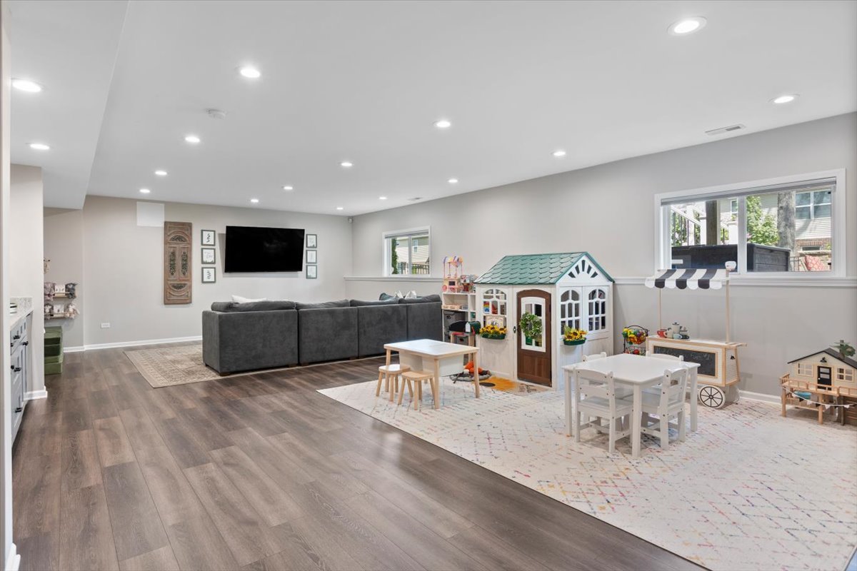 1516 HARTFORD Lane