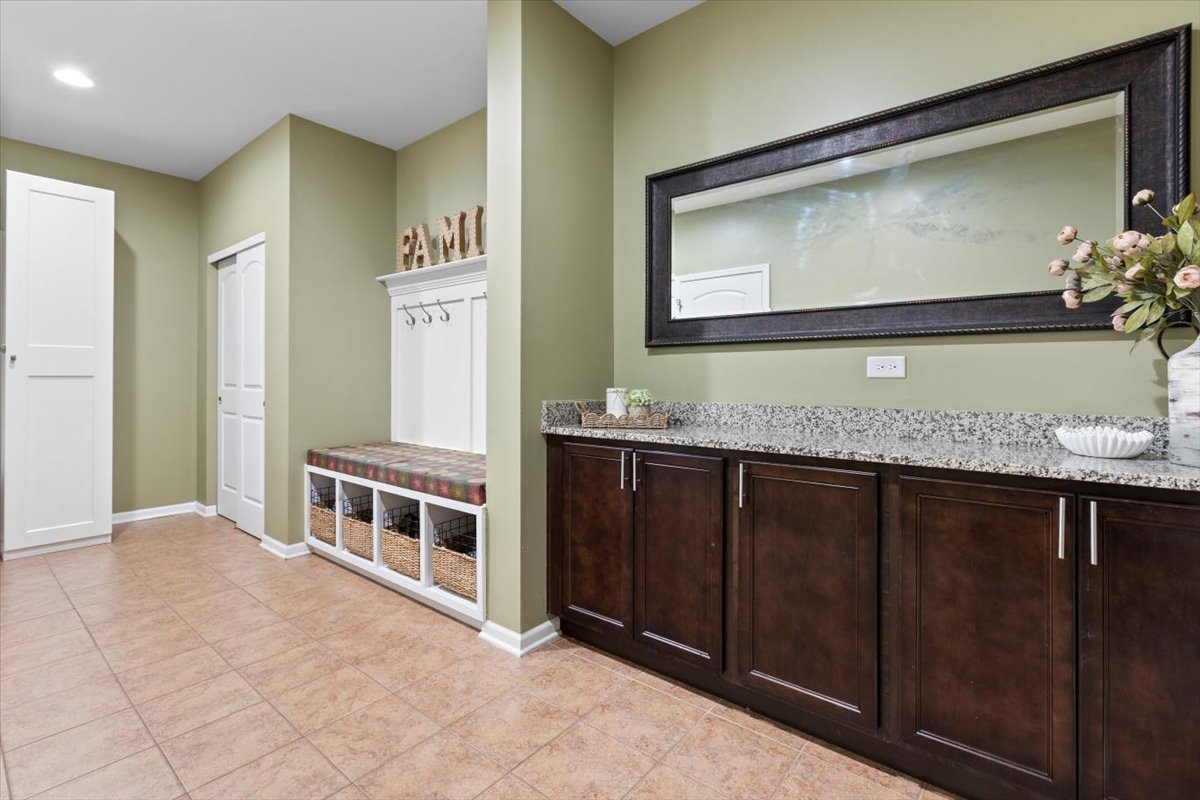 1516 HARTFORD Lane