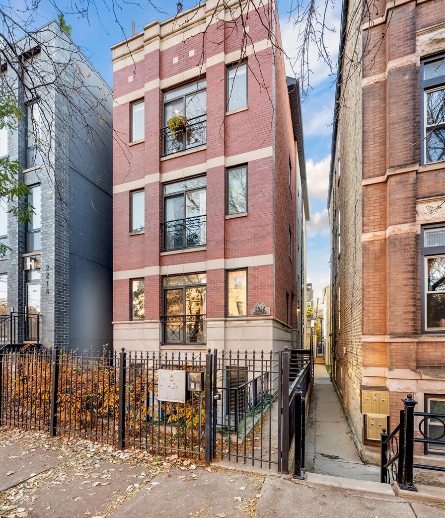 2216 N Hamilton Avenue Unit: 3