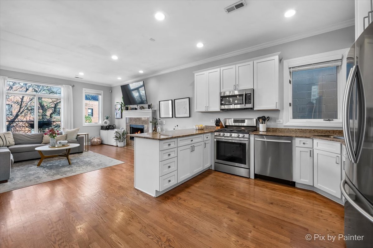 2216 N Hamilton Avenue Unit: 3