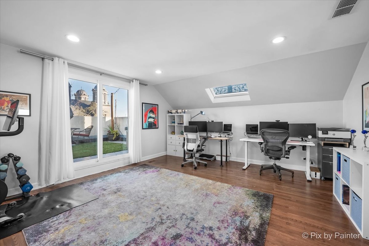 2216 N Hamilton Avenue Unit: 3