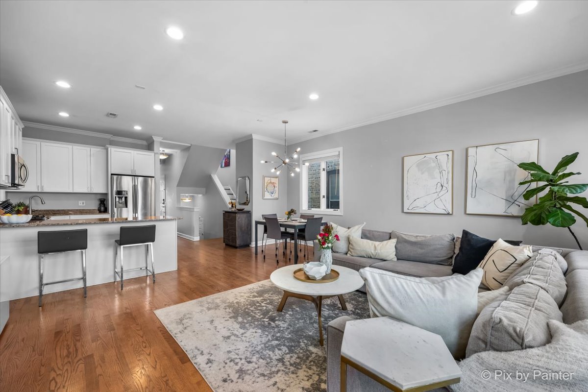 2216 N Hamilton Avenue Unit: 3