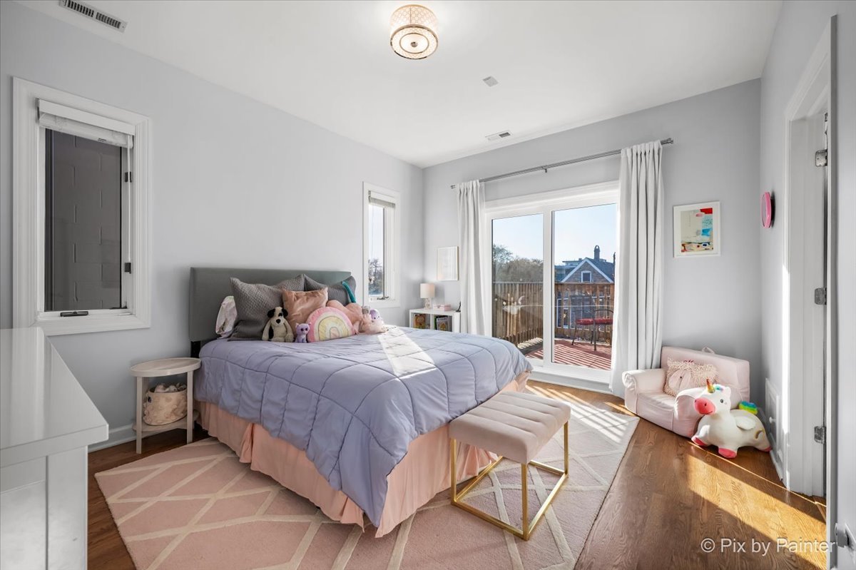 2216 N Hamilton Avenue Unit: 3