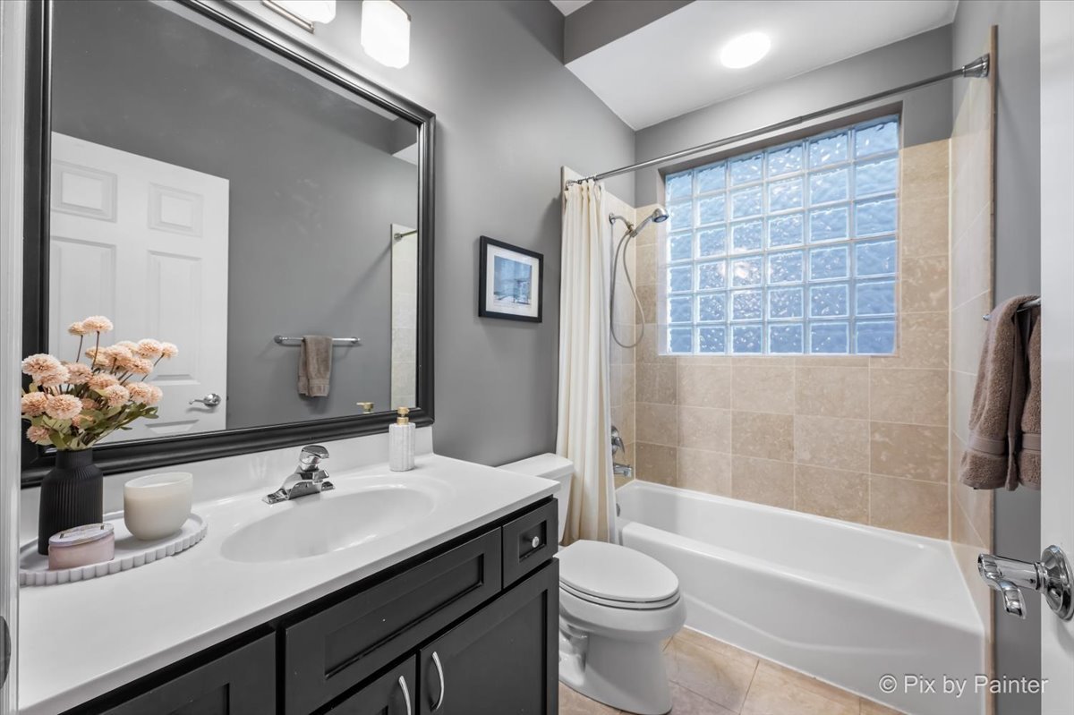 2216 N Hamilton Avenue Unit: 3