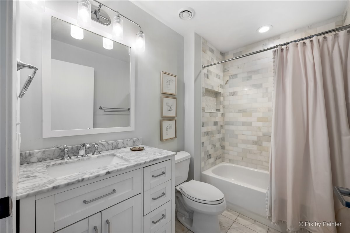 1546 N Orleans Street Unit: 1001