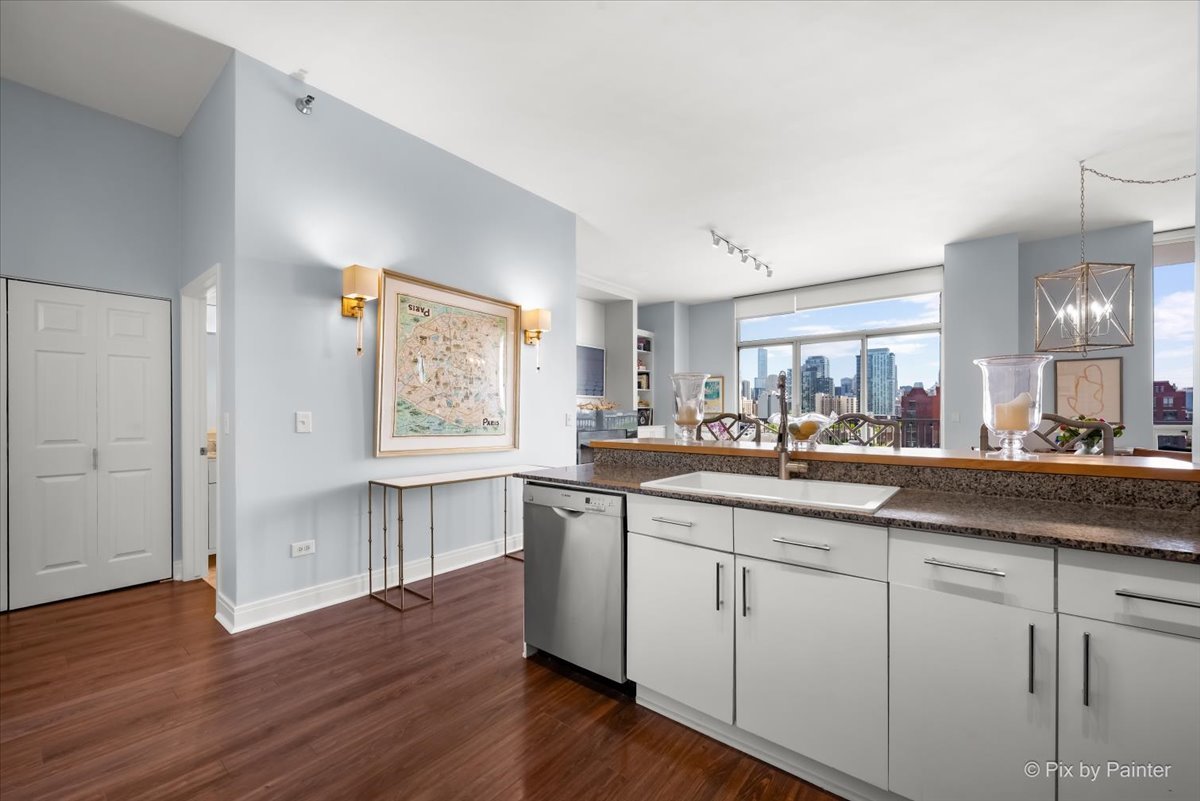 1546 N Orleans Street Unit: 1001