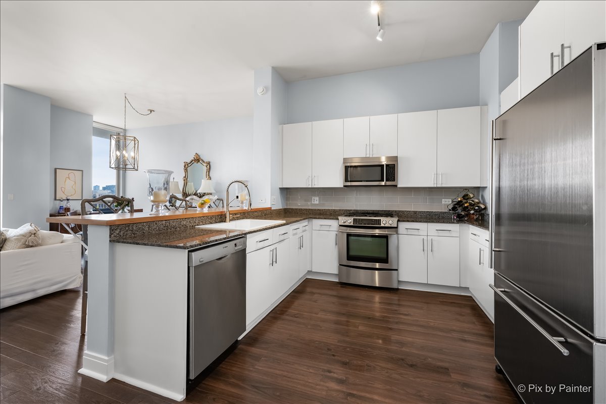 1546 N Orleans Street Unit: 1001