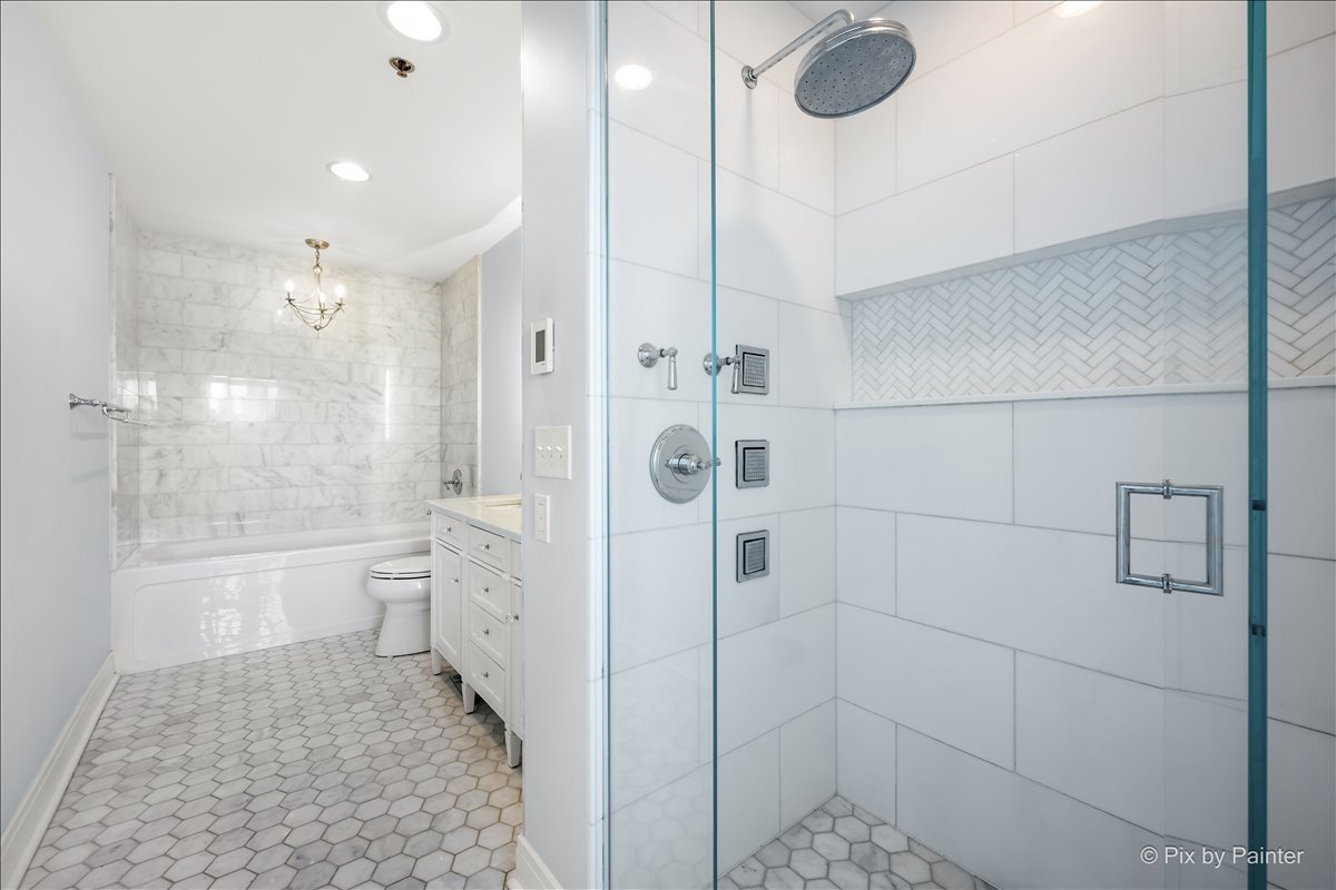 1546 N Orleans Street Unit: 1001