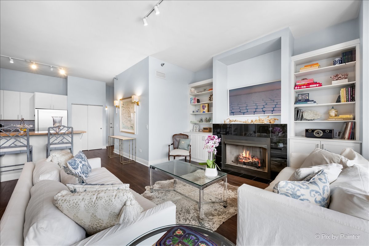 1546 N Orleans Street Unit: 1001